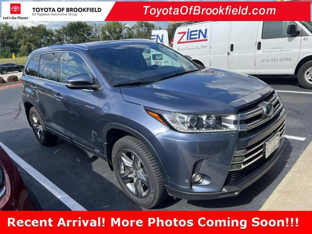 Photo of 2019 Shoreline Blue Pearl Toyota Highlander Hybrid