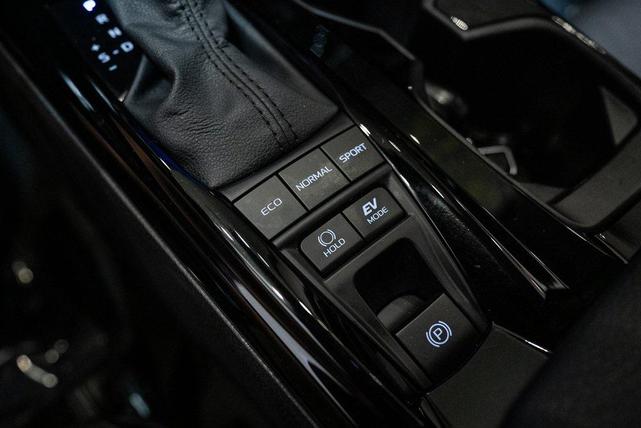 Photo of 2025 Midnight Black Metallic Toyota Camry