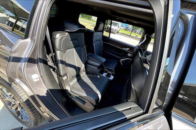 Photo of 2025 Baltic Gray Metallic Clearcoat Jeep Grand Cherokee L