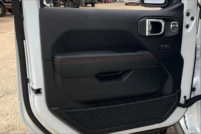 Photo of 2025 Bright White Clearcoat Jeep Wrangler