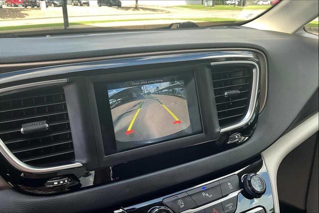 Photo of 2018 Brilliant Black Crystal Pearlcoat Chrysler Pacifica