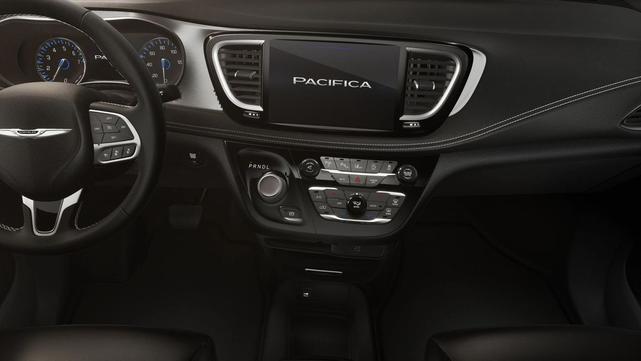 Photo of 2026 Bright White Clearcoat Chrysler Pacifica