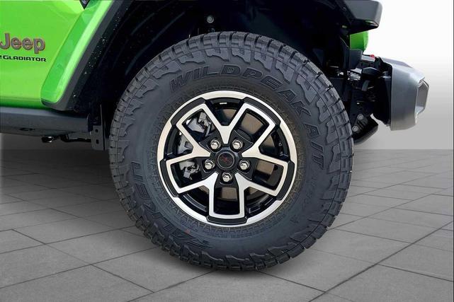 Photo of 2025 Green Jeep Gladiator