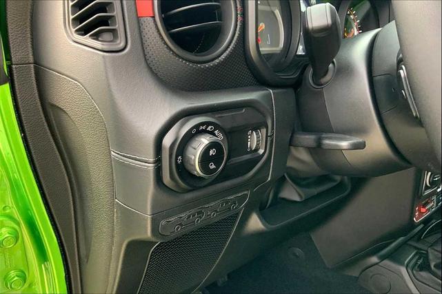 Photo of 2025 Green Jeep Gladiator