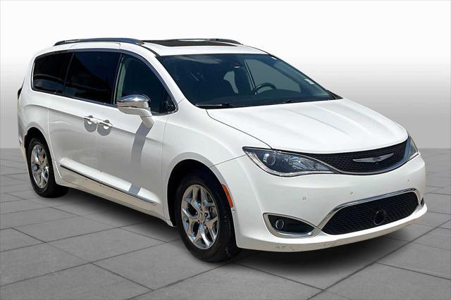 Photo of 2018 Bright White Clearcoat Chrysler Pacifica