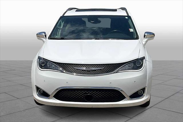 Photo of 2018 Bright White Clearcoat Chrysler Pacifica