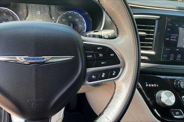 Photo of 2018 Bright White Clearcoat Chrysler Pacifica