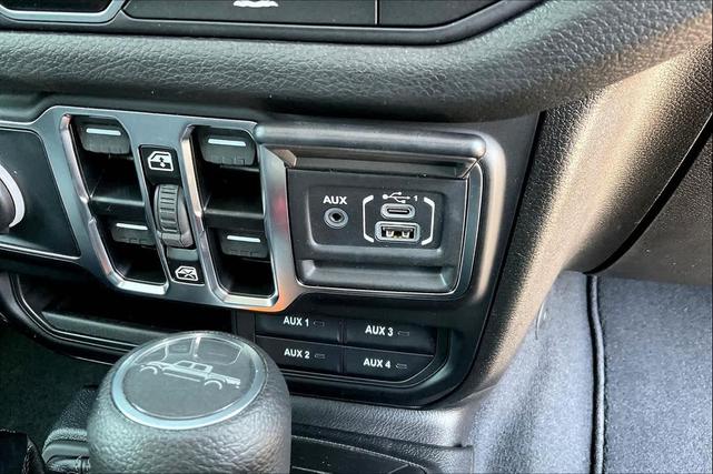 Photo of 2025 Blue Jeep Gladiator