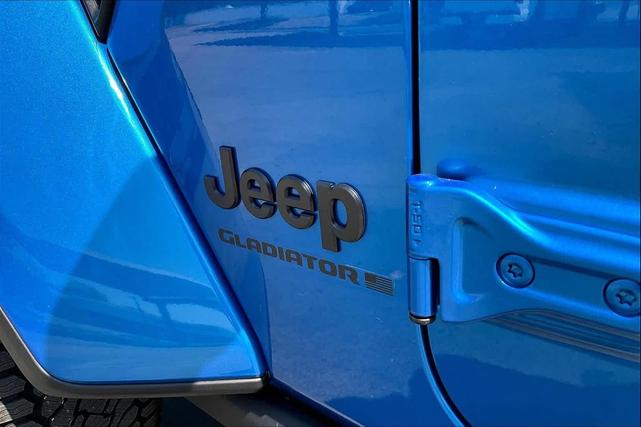 Photo of 2025 Blue Jeep Gladiator