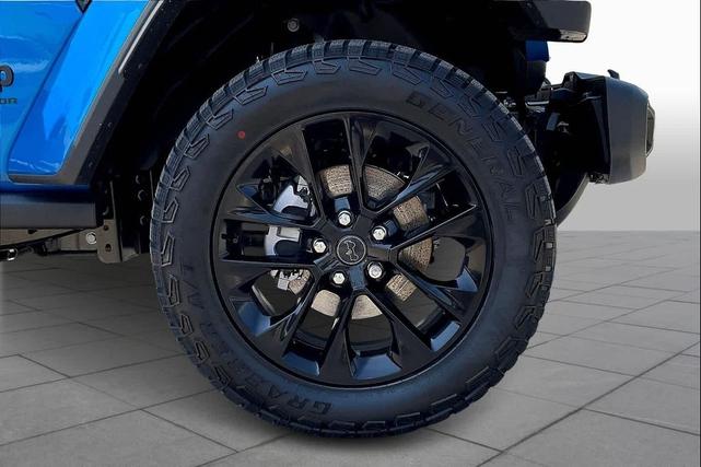 Photo of 2025 Blue Jeep Gladiator