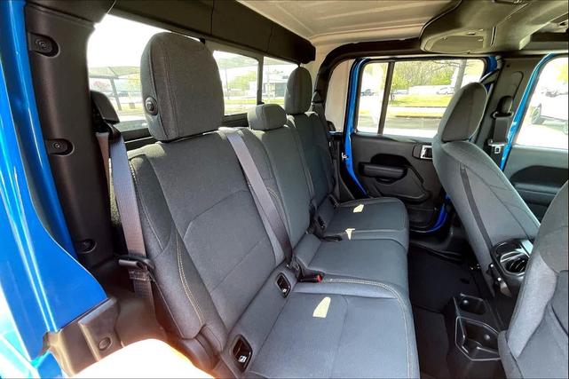 Photo of 2025 Blue Jeep Gladiator