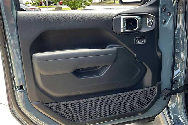 Photo of 2025 Gray Jeep Gladiator