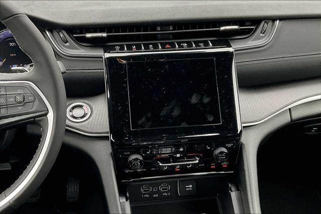 Photo of 2025 Bright White Clearcoat Jeep Grand Cherokee L