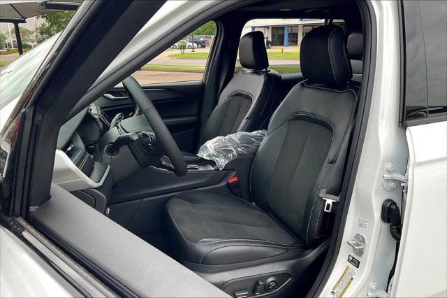 Photo of 2025 Bright White Clearcoat Jeep Grand Cherokee L