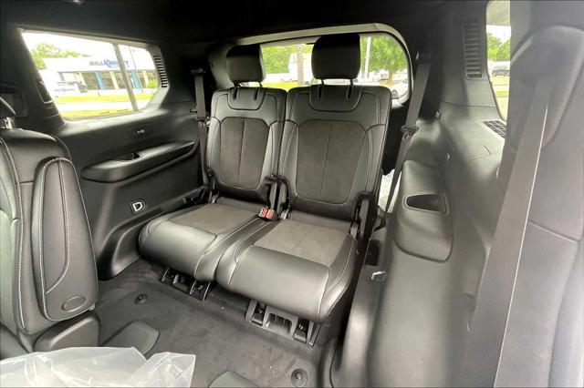 Photo of 2025 Bright White Clearcoat Jeep Grand Cherokee L