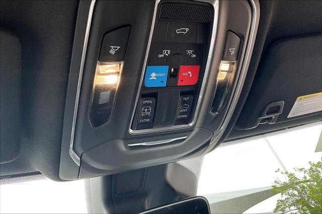 Photo of 2025 Bright White Clearcoat Jeep Grand Cherokee L