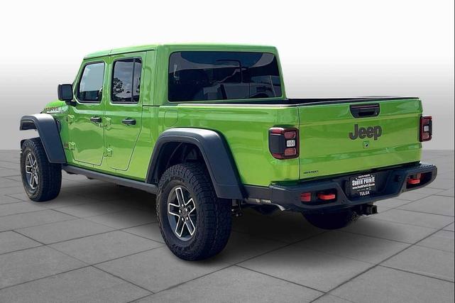 Photo of 2025 Green Jeep Gladiator