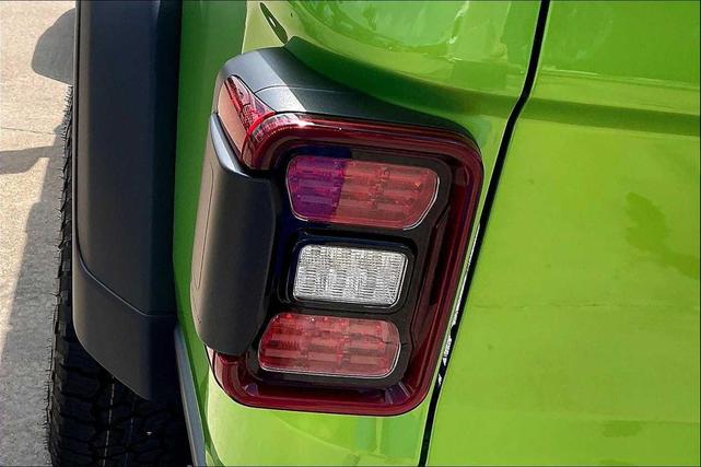 Photo of 2025 Green Jeep Gladiator