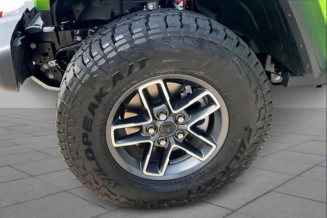 Photo of 2025 Green Jeep Gladiator