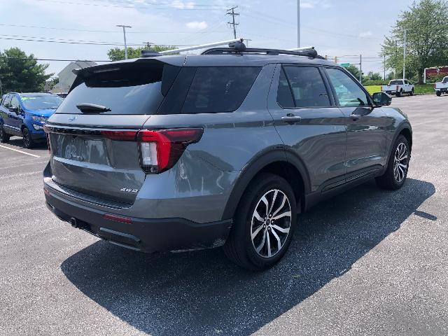 Photo of 2025 CARBONIZED GRAY METALLIC Ford Explorer