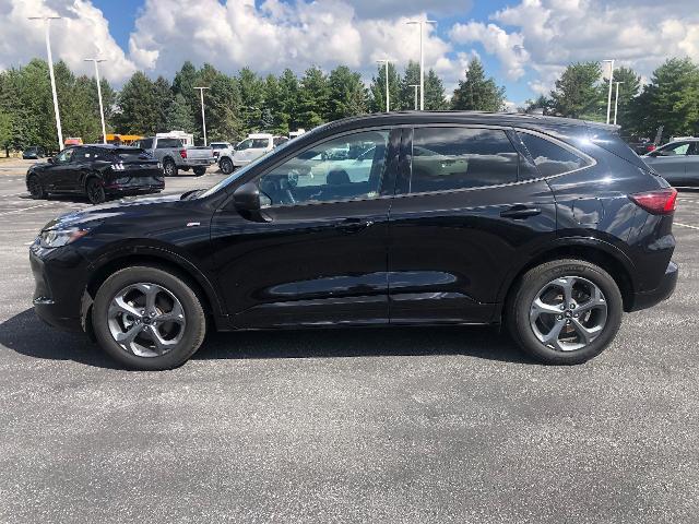 Photo of 2023 AGATE BLACK METALLIC Ford Escape