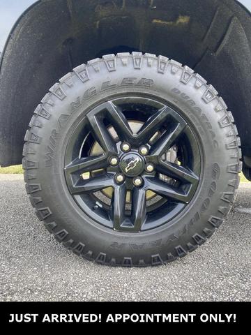 Photo of 2021 Black Chevrolet Silverado 1500