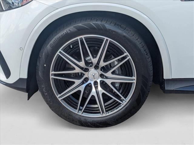 Photo of 2025 MANUFAKTUR Moonlight White Metallic Mercedes-Benz AMG GLC 63