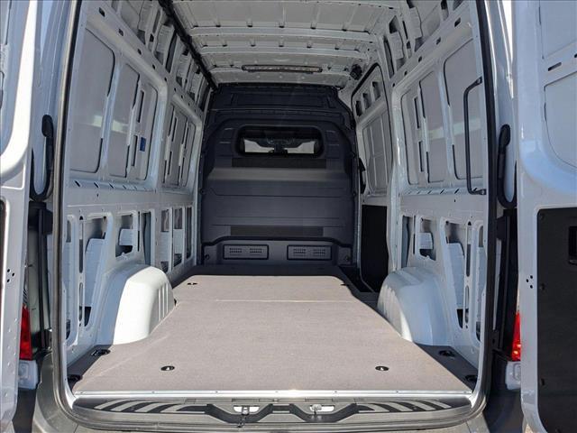 Photo of 2025 Arctic White Mercedes-Benz Sprinter 2500