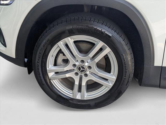 Photo of 2023 Polar White Mercedes-Benz GLB 250