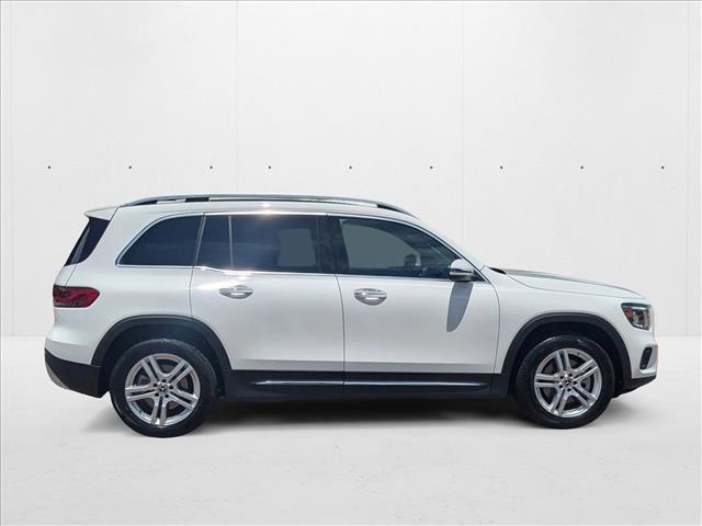 Photo of 2023 Polar White Mercedes-Benz GLB 250