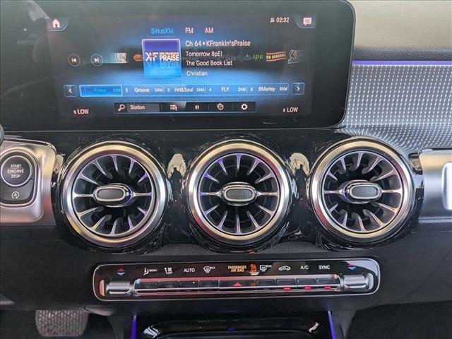 Photo of 2023 Polar White Mercedes-Benz GLB 250