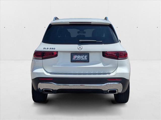 Photo of 2023 Polar White Mercedes-Benz GLB 250