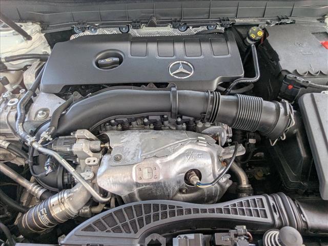 Photo of 2023 Polar White Mercedes-Benz GLB 250