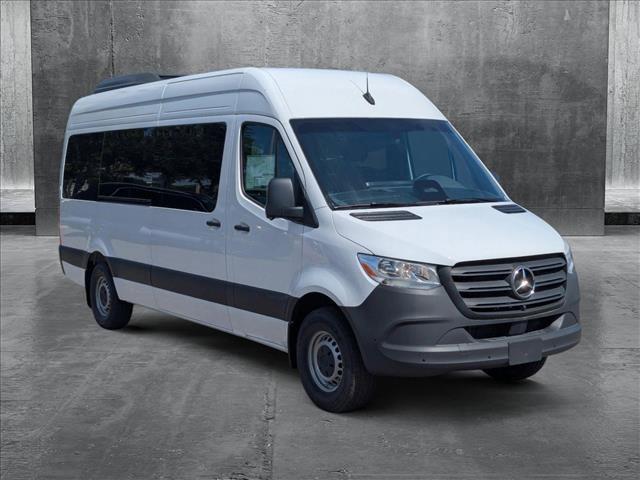 Photo of 2025 Arctic White Mercedes-Benz Sprinter 2500