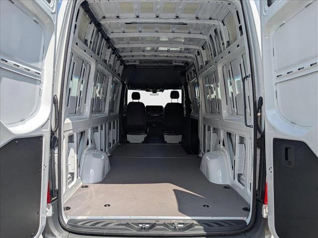 Photo of 2025 Arctic White Mercedes-Benz Sprinter 2500