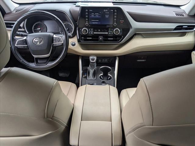 Photo of 2022 Midnight Black Metal Toyota Highlander