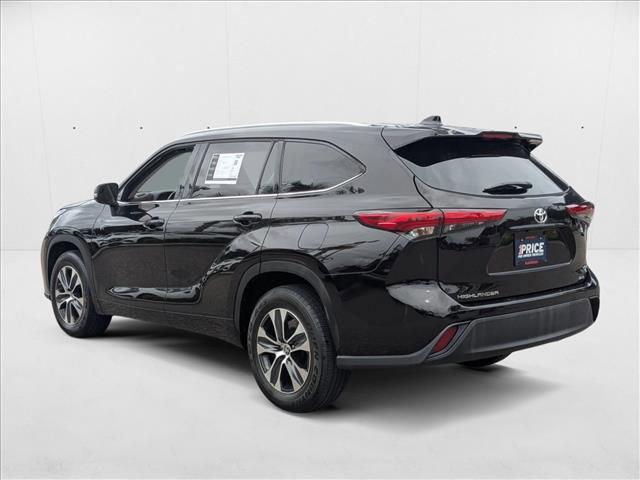 Photo of 2022 Midnight Black Metal Toyota Highlander
