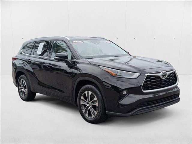 Photo of 2022 Midnight Black Metal Toyota Highlander