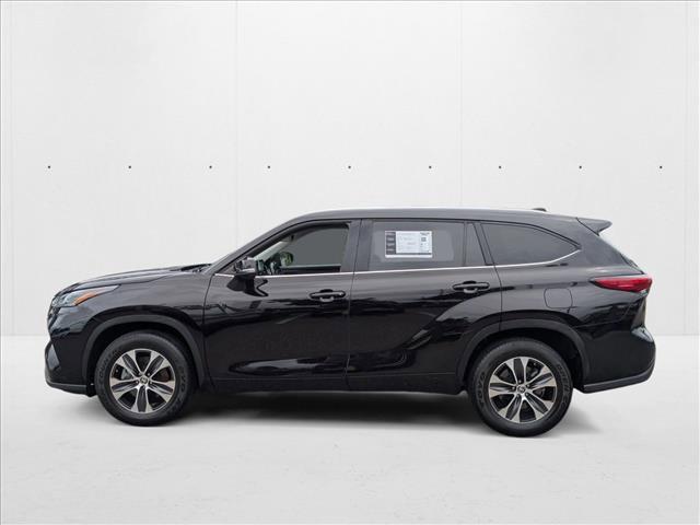 Photo of 2022 Midnight Black Metal Toyota Highlander