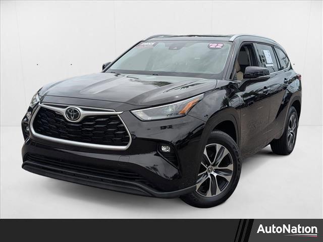 Photo of 2022 Midnight Black Metal Toyota Highlander