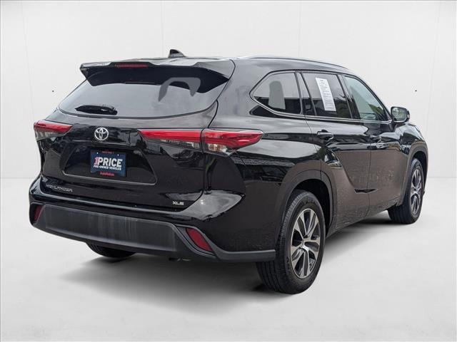 Photo of 2022 Midnight Black Metal Toyota Highlander