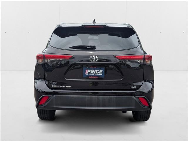 Photo of 2022 Midnight Black Metal Toyota Highlander