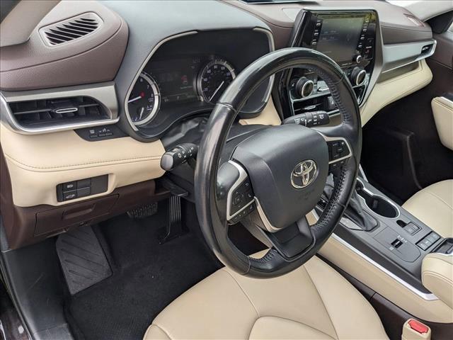 Photo of 2022 Midnight Black Metal Toyota Highlander