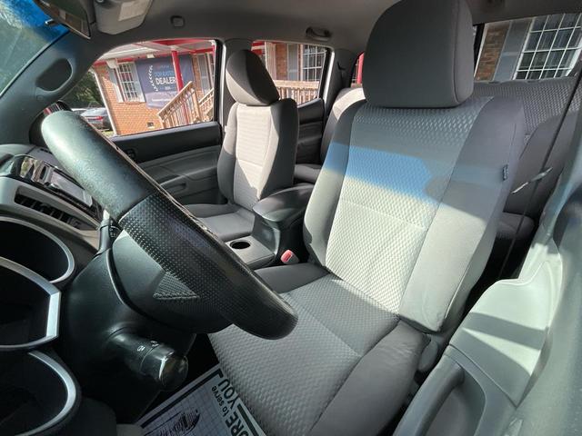 Photo of 2015 Magnetic Gray Metallic Toyota Tacoma