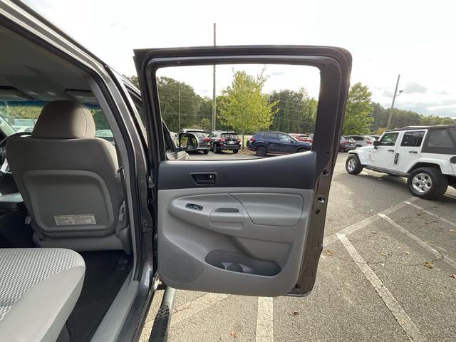 Photo of 2015 Magnetic Gray Metallic Toyota Tacoma