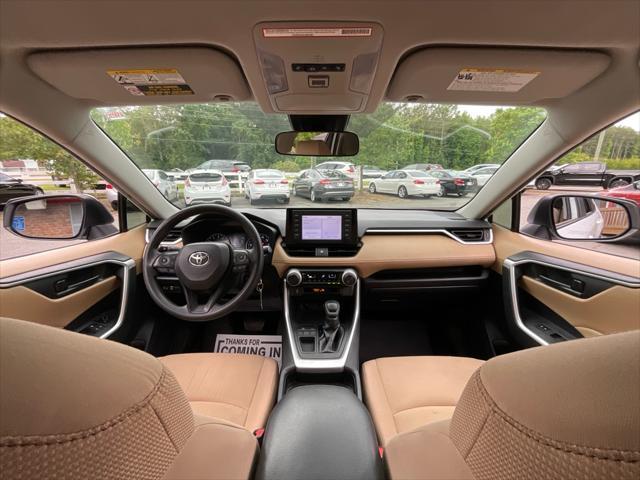 Photo of 2019 Super White Toyota RAV4