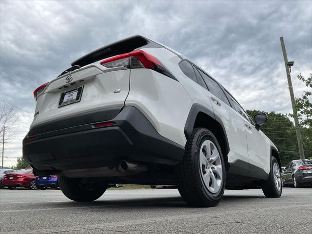 Photo of 2019 Super White Toyota RAV4