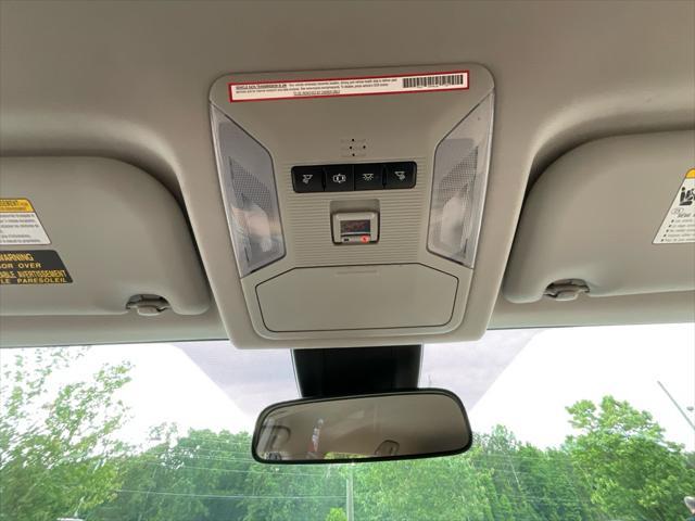 Photo of 2019 Super White Toyota RAV4