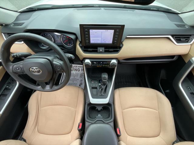 Photo of 2019 Super White Toyota RAV4