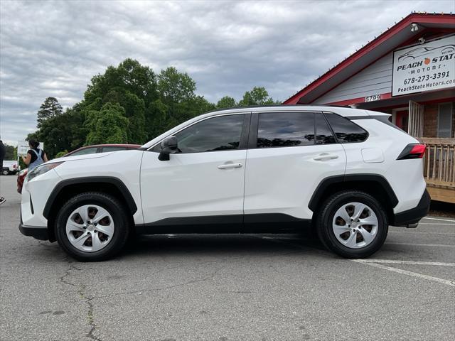 Photo of 2019 Super White Toyota RAV4